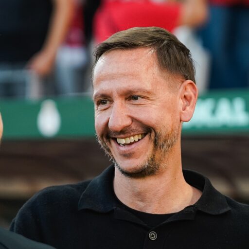 Liebe Fans von RWE, Mitglieder und Gäste!
