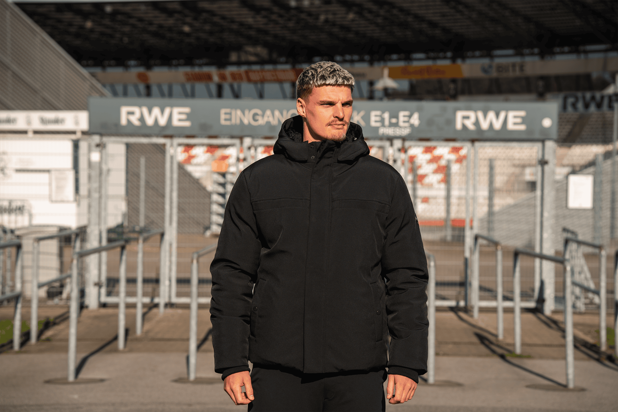 Gut gerüstet für jeden Spieltag: RWE präsentiert zwei neue Jacken – Rot-Weiss Essen