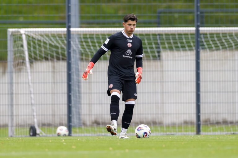 U19 am Samstag beim FC Schalke 04 gefordert – Rot-Weiss Essen