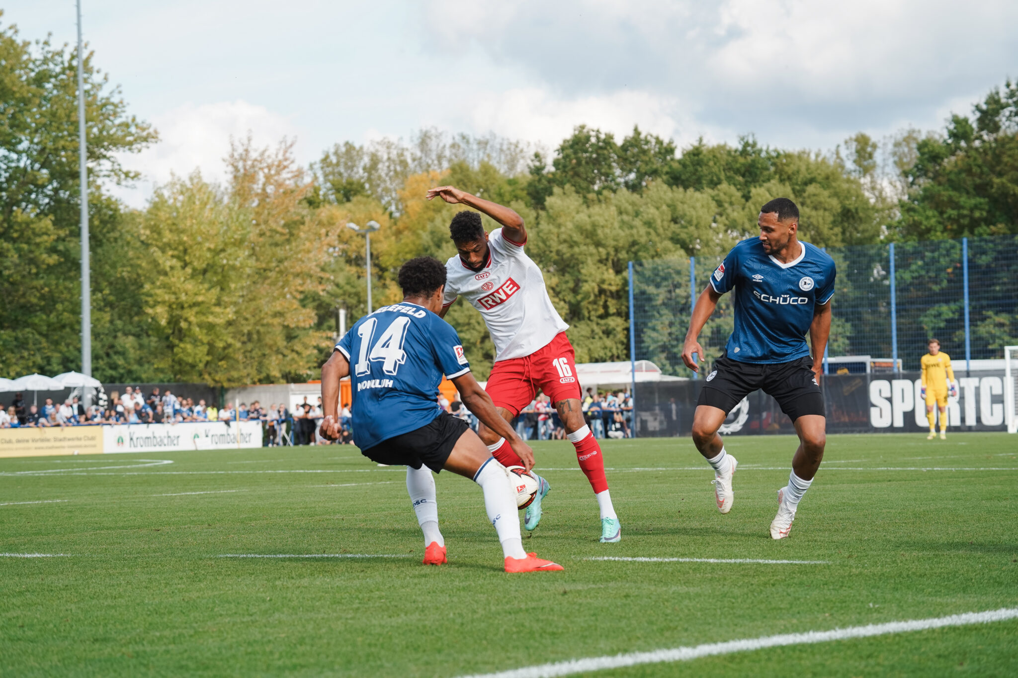 Starker Auftritt im Test: RWE trennt sich von Bielefeld mit 2:2 – Rot-Weiss Essen